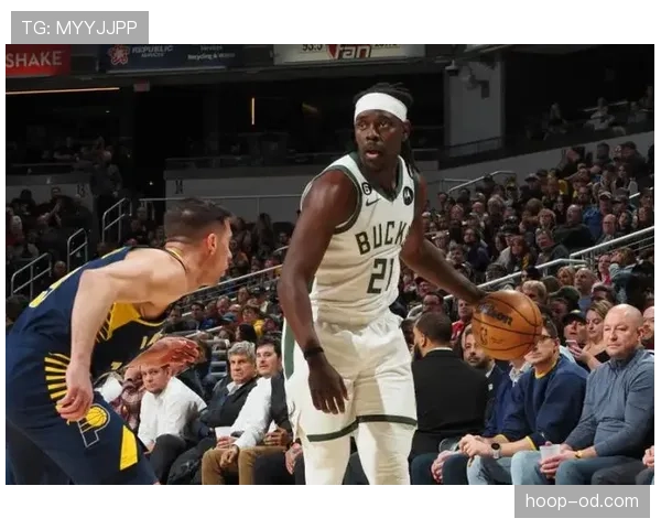 霍勒迪无球跑动牵制防守，提升雄鹿外线空间效率